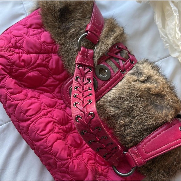 Coach 2004 Ski Bunny Hot Pink Quilted & Rabbit Fur & Leather Trimmed Hobo Bag - Picture 4 of 6